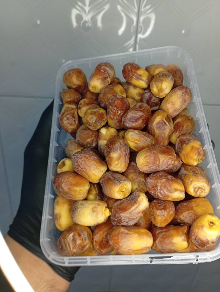 خرما زاهدی رنگ روشن